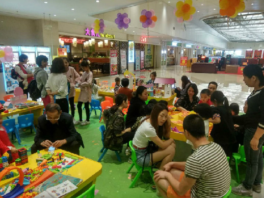 周末北京胡老板益智玩具加盟連鎖店開業(yè)嘍！