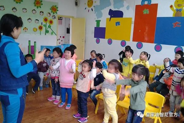 皇家迪智尼 I 孩子在幼兒園社交被排斥，教會他這樣回答，受益終生??！